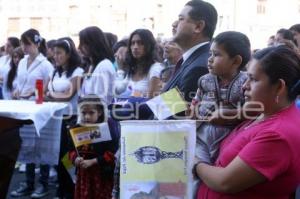 POBLANOS VEN MISA DEL PAPA EN EL ATRIO DE CATEDRAL