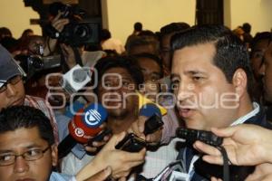 TEHUACANEROS EXIGEN PERMANENCIA DE CANDIDATO