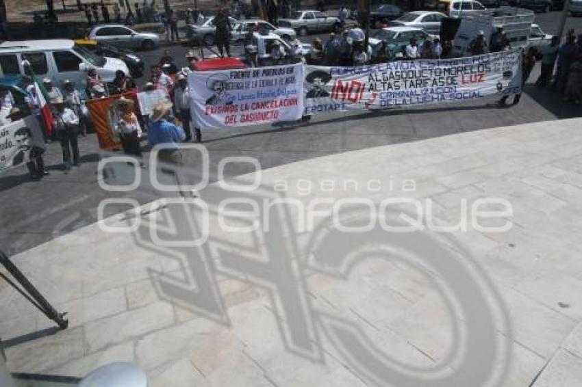 SE MANIFIESTAN FRETE A CFE POR GASODUCTO Y TORRES DE ALTA TENSIÓN