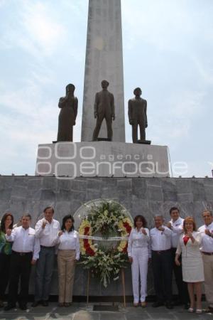 CANDIDATOS PRIISTAS COLOCAN OFRENDA FLORAL A HERMANOS SERDÁN