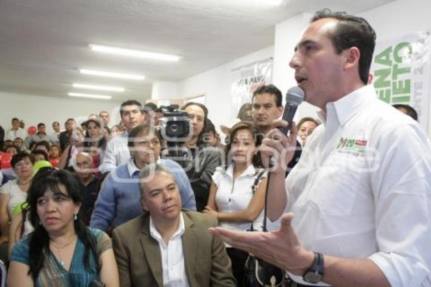 PABLO FERNÁNDEZ INAUGURÓ CASA DE CAMPAÑA