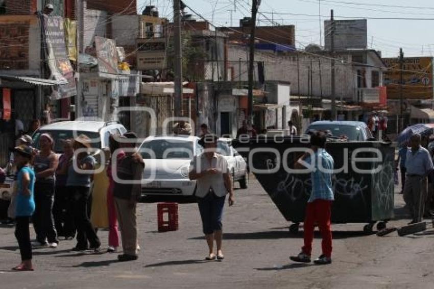 CIERRAN AVENIDA XONACATEPEC