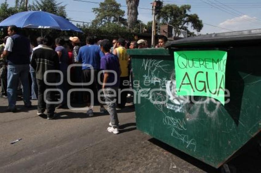 CIERRAN AVENIDA XONACATEPEC