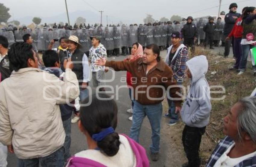 CIERRAN PASO DE CORTÉS VECINOS ACUEXCOMAC