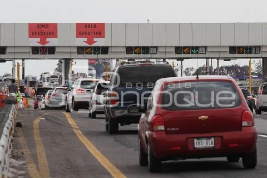 TRÁFICO EN AUTOPISTA POR TÉRMINO DE VACACIONES