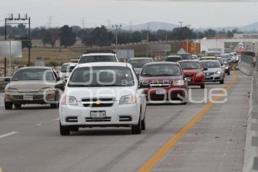 TRÁFICO EN AUTOPISTA POR TÉRMINO DE VACACIONES