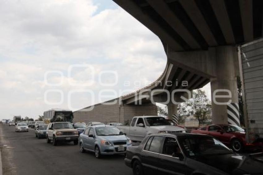 TRÁFICO EN AUTOPISTA POR TÉRMINO DE VACACIONES