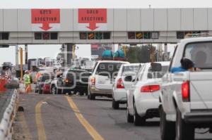 TRÁFICO EN AUTOPISTA POR TÉRMINO DE VACACIONES