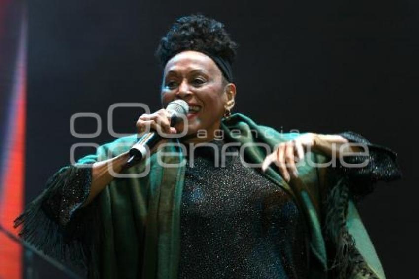 OMARA PORTUONDO.FESTIVAL 5 DE MAYO