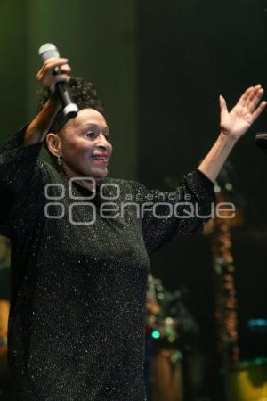 OMARA PORTUONDO.FESTIVAL 5 DE MAYO