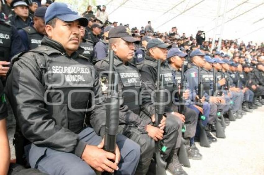 ENTREGA CHALECOS BLINDADOS Y ESCOPETAS