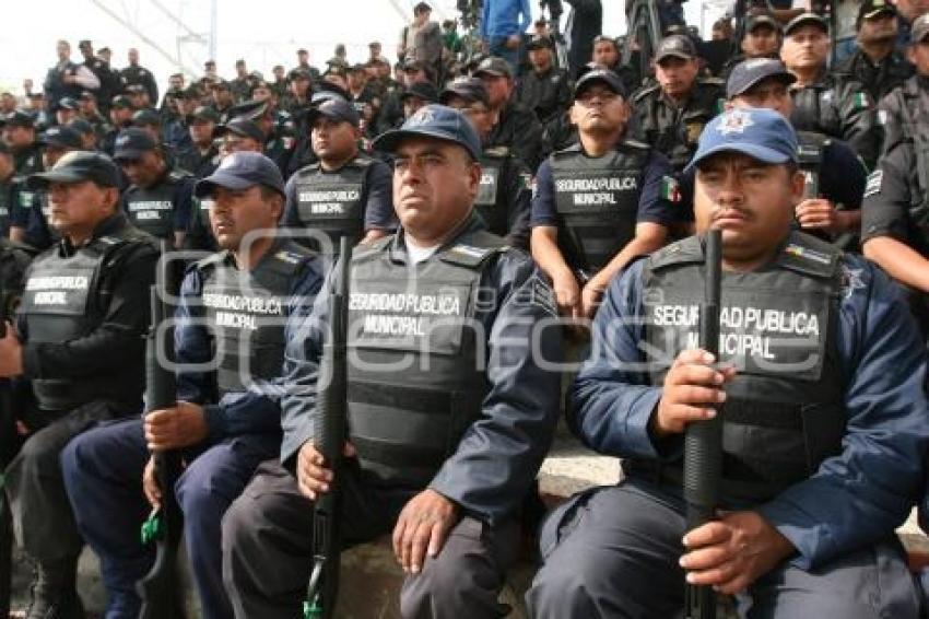 ENTREGA CHALECOS BLINDADOS Y ESCOPETAS