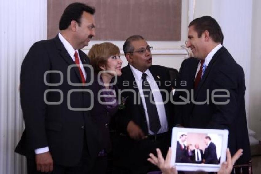 RECIBE MORENO VALLE RECONOCIMIENTO DE LA ACADEMIA NACIONAL