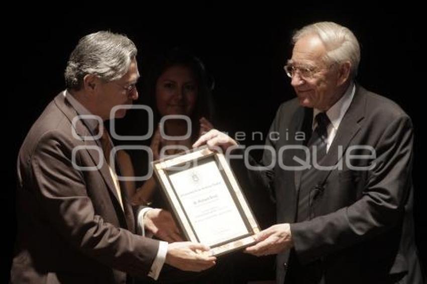 UDLA . PREMIO NOBEL DE QUIMICA