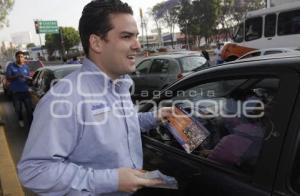 PAN REPARTE VOLANTES