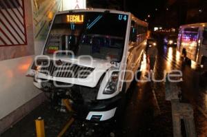 TRANSPORTE PÚBLICO CHOCA CONTRA PARED EN VALSEQUILLO