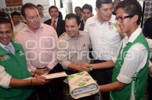 TOMA PROTESTA PROMOTORES DEL VOTO SIN CANDIDATO.PRI