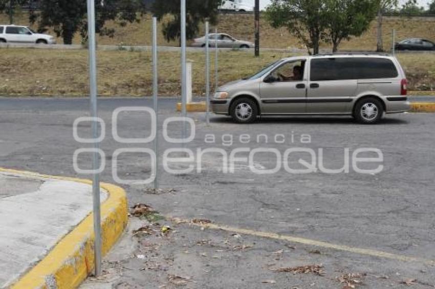 CIERRAN CON MALLA ESTACIONAMIENTO DEL ESTADIO