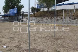 CIERRAN CON MALLA ESTACIONAMIENTO DEL ESTADIO