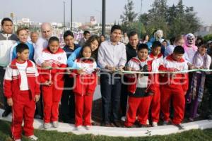 INAUGURAN GIMNASIO MPAL EN COL. SNTE