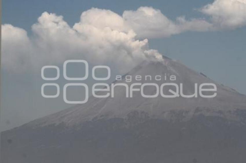 FUMAROLA VOLCÁN POPOCATÉPETL