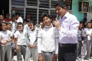 EDUARDO RIVERA ENTREGÓ DESAYUNADOR