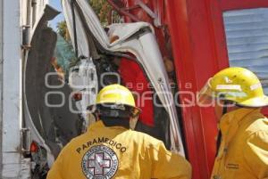 MUERE EN CHOQUE CONTRA TRAILER EN AUTOPISTA