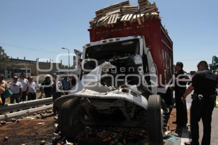 MUERE EN CHOQUE CONTRA TRAILER EN AUTOPISTA