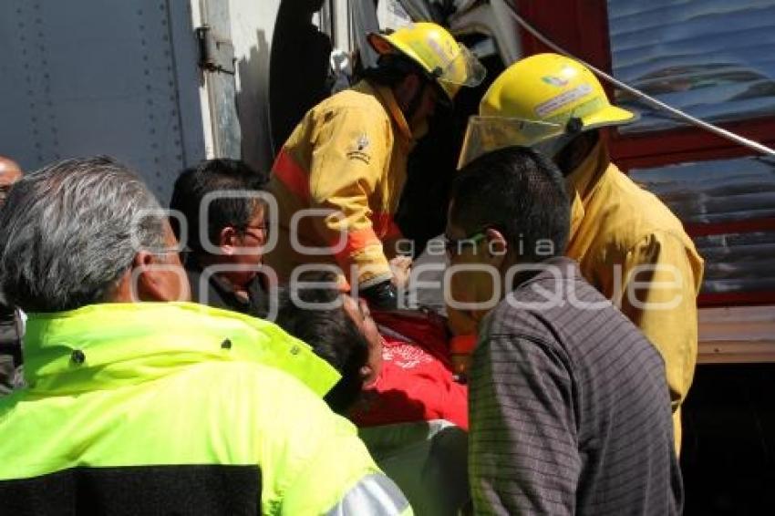 MUERE EN CHOQUE CONTRA TRAILER EN AUTOPISTA