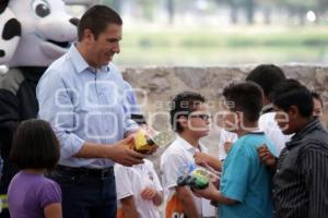 MORENO VALLE ENTREGA JUGUETES A NIÑOS