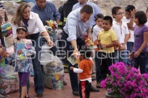 MORENO VALLE ENTREGA JUGUETES A NIÑOS