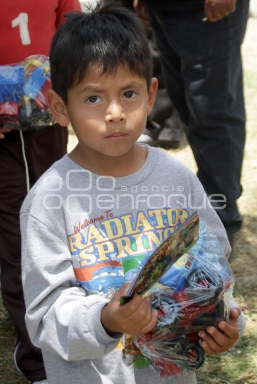 MORENO VALLE ENTREGA JUGUETES A NIÑOS