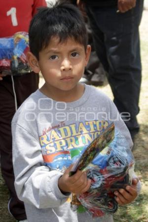 MORENO VALLE ENTREGA JUGUETES A NIÑOS