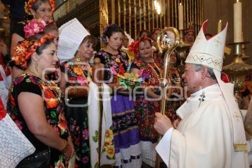 ARZOBISPO DE PUEBLA CON COMUNIDAD OAXAQUEÑA