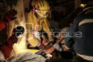 MERCEDEZ BENZ SE ESTRELLÓ CONTRA ÁRBOL
