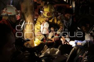 MERCEDEZ BENZ SE ESTRELLÓ CONTRA ÁRBOL