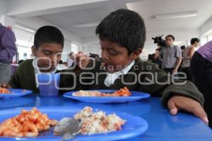 EDUARDO RIVERA PÉREZ INAUGURA DESAYUNADOR