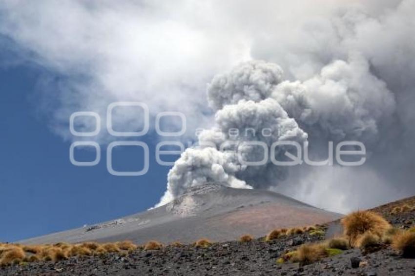 FUMAROLA VOLCÁN