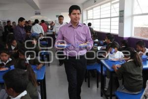 EDUARDO RIVERA PÉREZ INAUGURA DESAYUNADOR