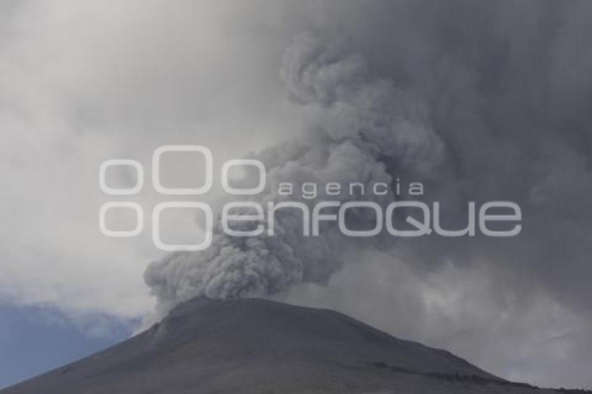 FUMAROLA VOLCÁN