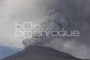 FUMAROLA VOLCÁN