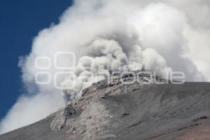 FUMAROLA VOLCÁN