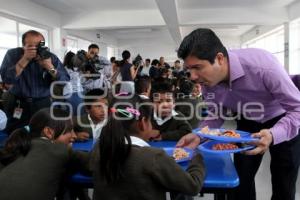 EDUARDO RIVERA PÉREZ INAUGURA DESAYUNADOR