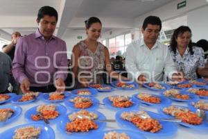 EDUARDO RIVERA PÉREZ INAUGURA DESAYUNADOR