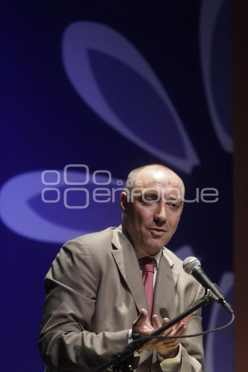 MIGUEL CARBONELL