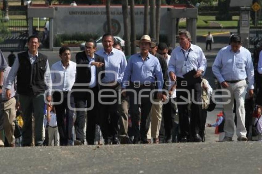 VISITA PRESIDENCIAL . FESTEJOS 5 DE MAYO . PUENTE UDLA