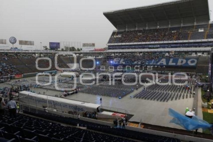 LLUVIA EN EL ESTADIO CUAUHTÉMOC