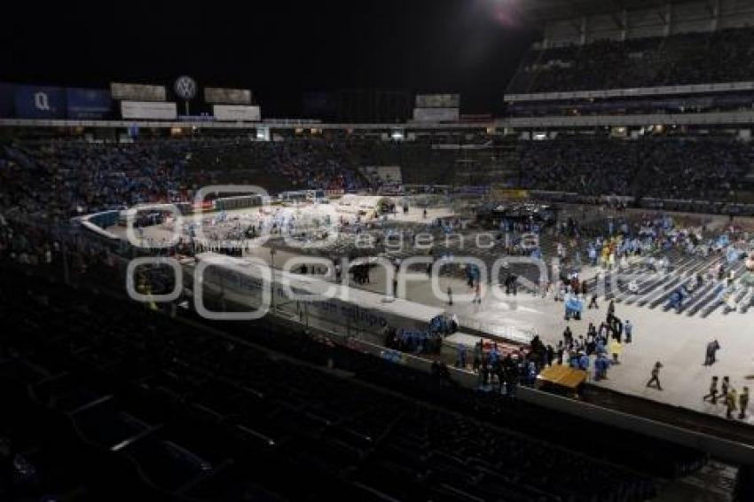 LLUVIA EN EL ESTADIO CUAUHTÉMOC