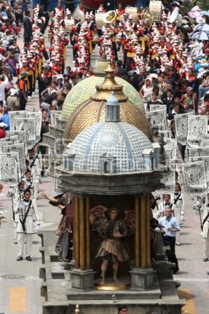 DESFILE 5 DE MAYO