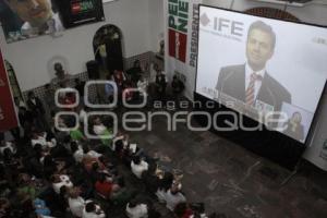 PRIÍSTAS SE REÚNEN A VER DEBATE